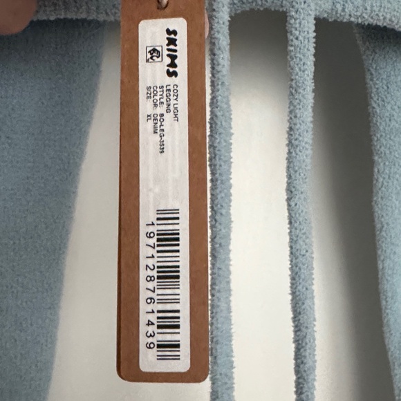 SKIMS Cozy Light Legging - Picture 2 of 4